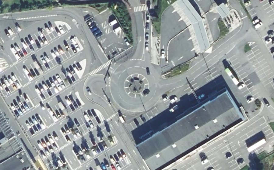 Vue aérienne du Rond-point anonyme n°380101596