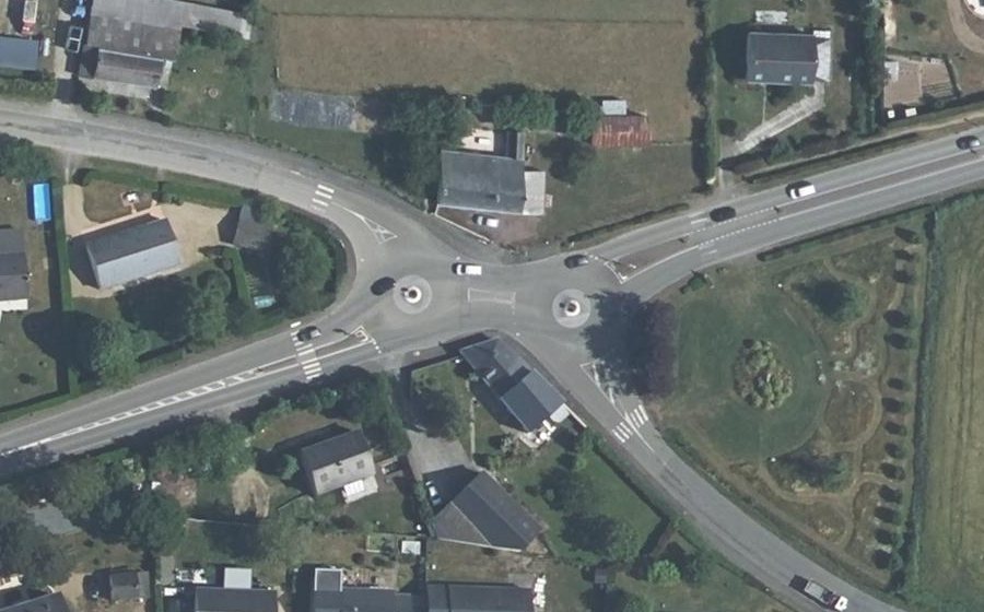 Vue aérienne du Rond-point anonyme n°380259188