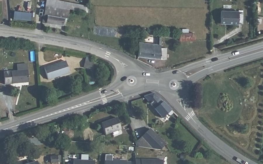 Vue aérienne du Rond-point anonyme n°380259189