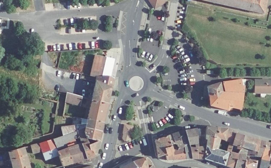 Vue aérienne du Rond-point anonyme n°38038608