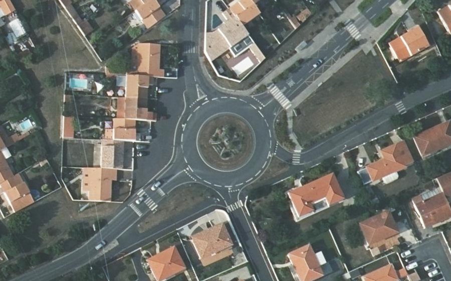 Vue aérienne du Rond-point anonyme n°38069903