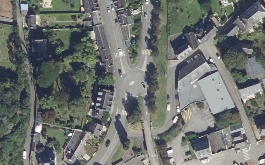 Vue aérienne du Rond-point anonyme n°38073085