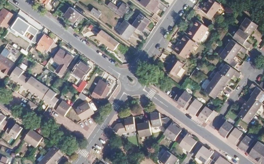 Vue aérienne du Rond-point anonyme n°38074748