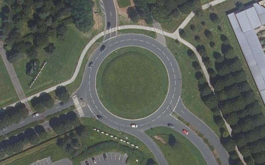 Vue aérienne du Rond-point anonyme n°38074874