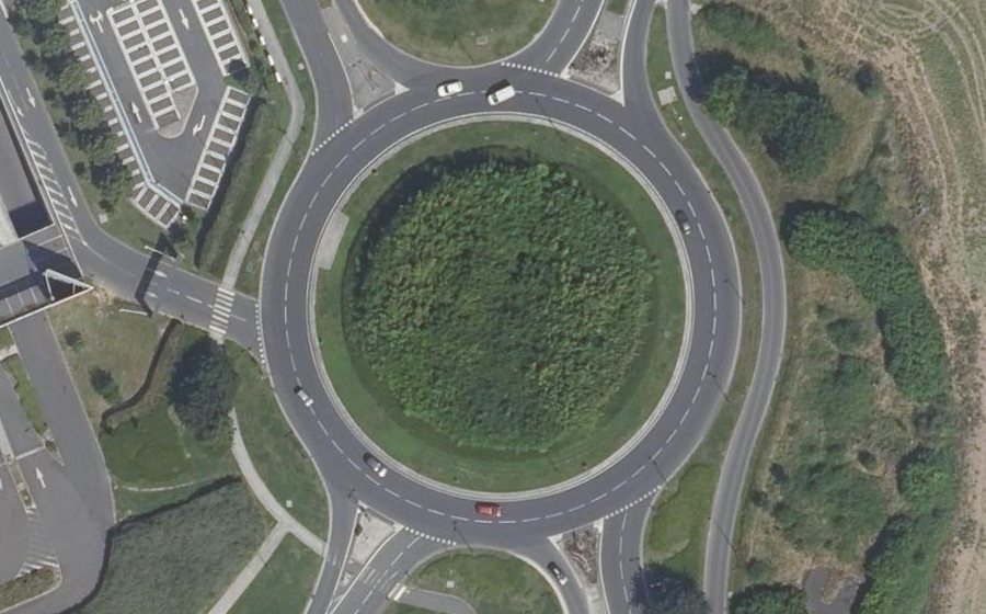 Vue aérienne du Rond-point anonyme n°38074883