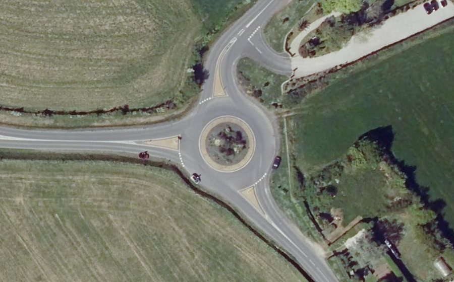 Vue aérienne du Rond-point anonyme n°38083634