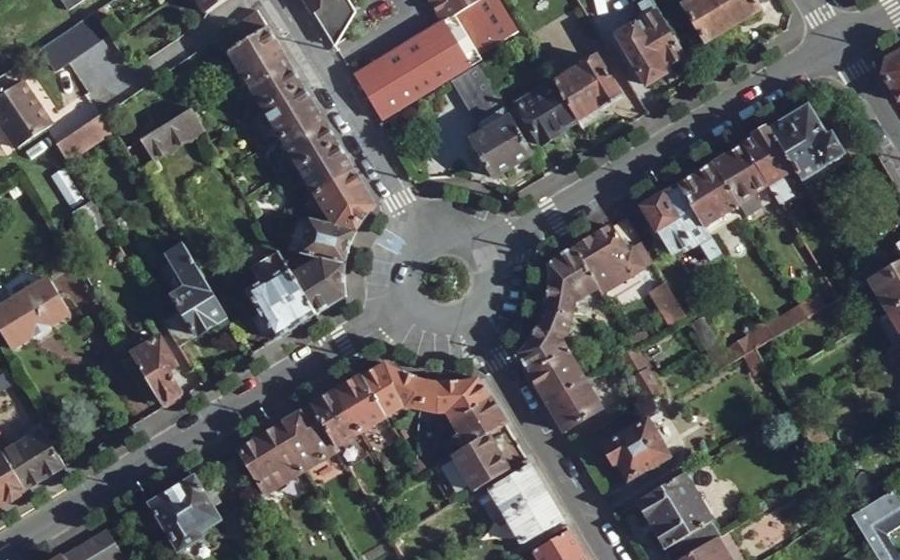 Vue aérienne du Rond-point anonyme n°38091957