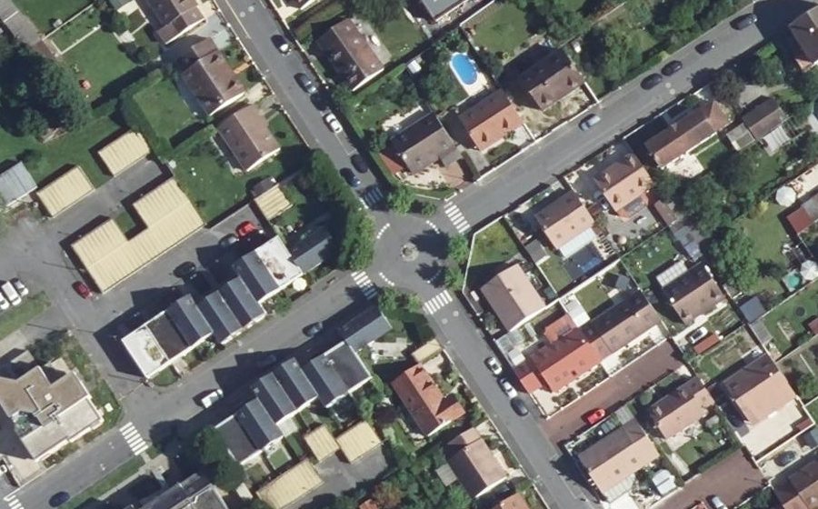 Vue aérienne du Rond-point anonyme n°38091970