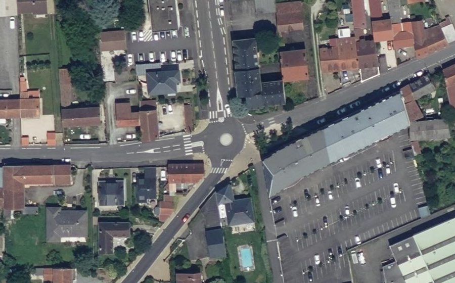 Vue aérienne du Rond-point anonyme n°380922773