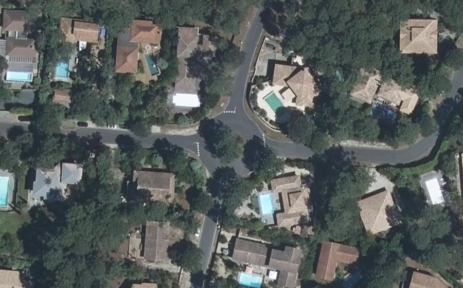 Vue aérienne du Rond-point anonyme n°38107184