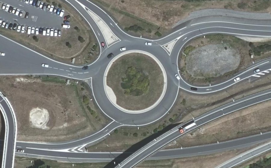 Vue aérienne du Rond-point anonyme n°38108329