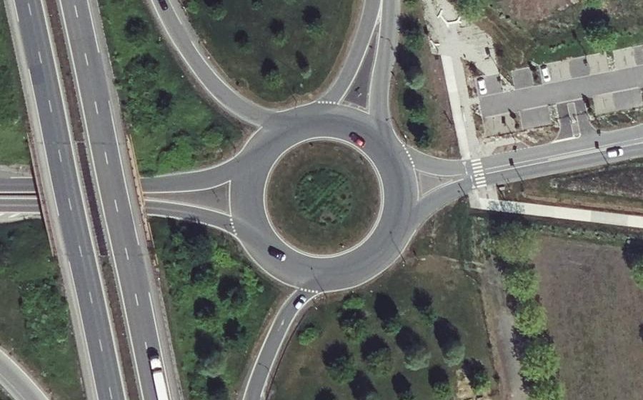 Vue aérienne du Rond-point anonyme n°381103830
