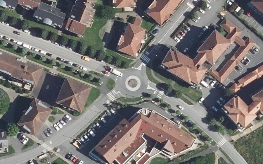 Vue aérienne du Rond-point anonyme n°38111001