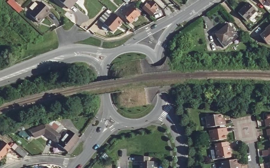 Vue aérienne du Rond-point anonyme n°38111011