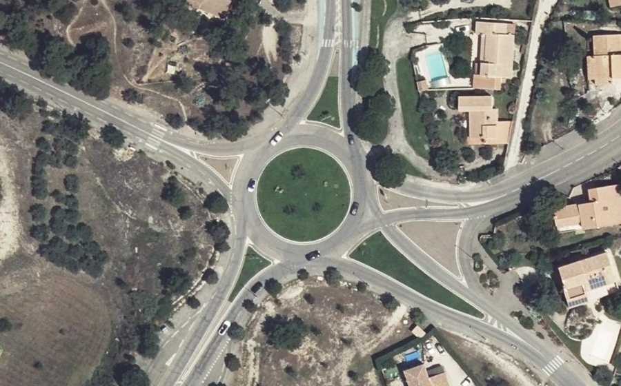 Vue aérienne du Rond-point anonyme n°38128884