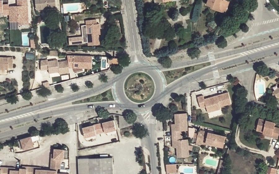 Vue aérienne du Rond-point anonyme n°38128886