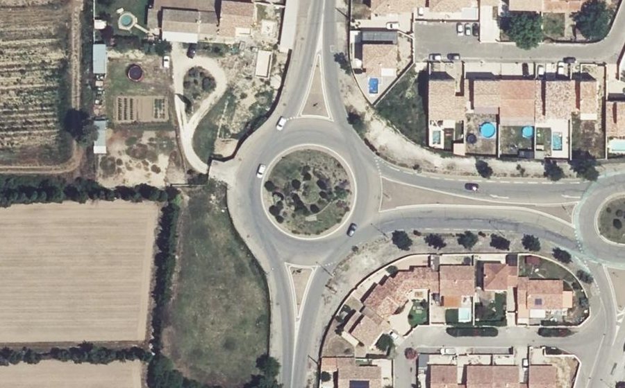 Vue aérienne du Rond-point anonyme n°38128896