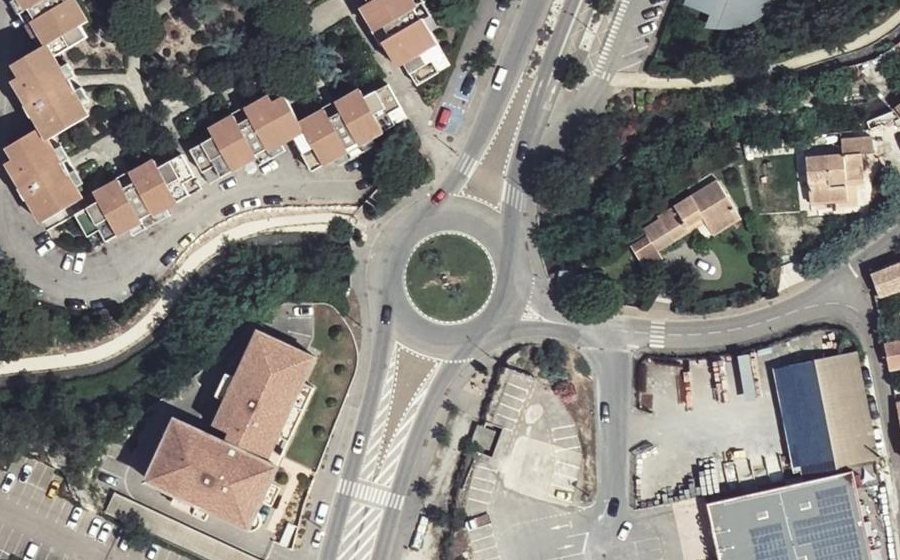 Vue aérienne du Rond-point anonyme n°38128902