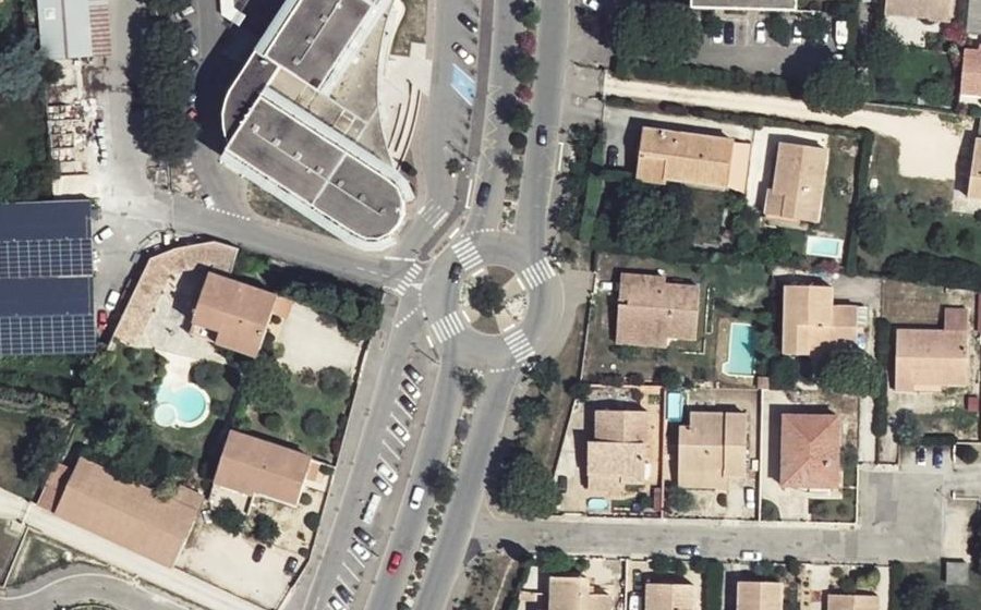 Vue aérienne du Rond-point anonyme n°38128904
