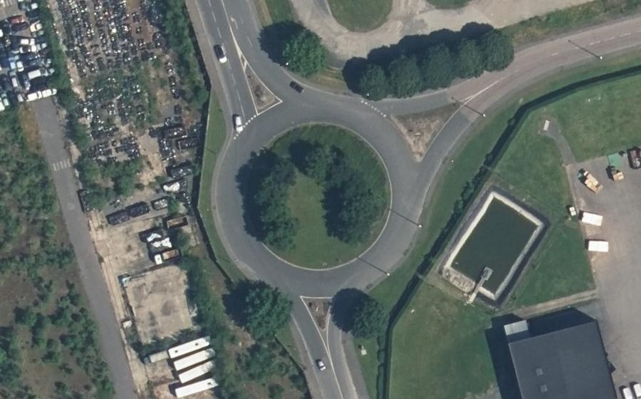 Vue aérienne du Rond-point anonyme n°38134724