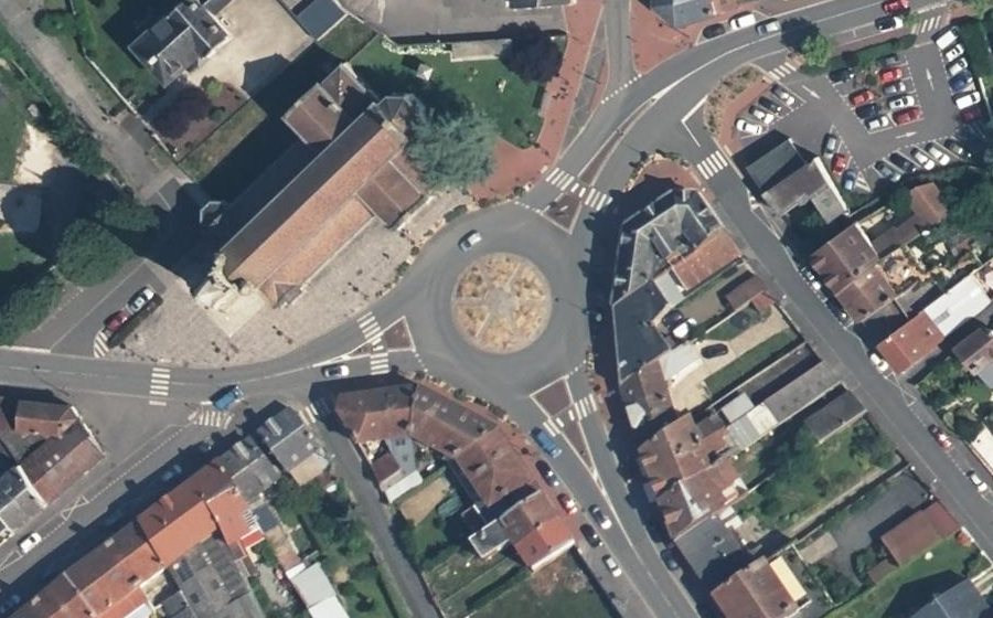 Vue aérienne du Rond-point anonyme n°38134766