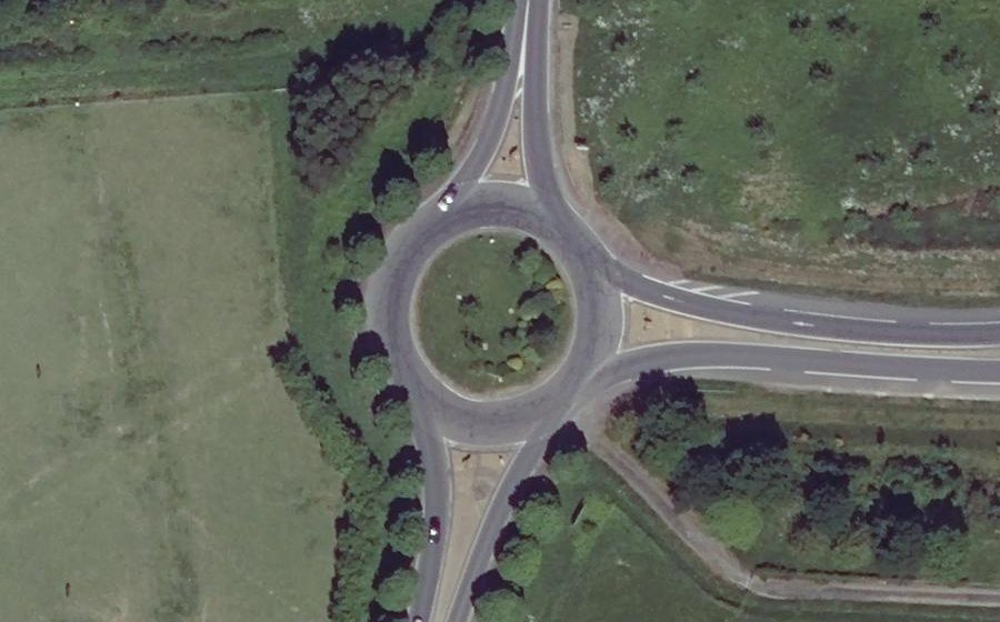 Vue aérienne du Rond-point anonyme n°38140775