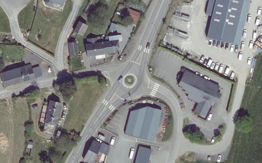 Vue aérienne du Rond-point anonyme n°38140783