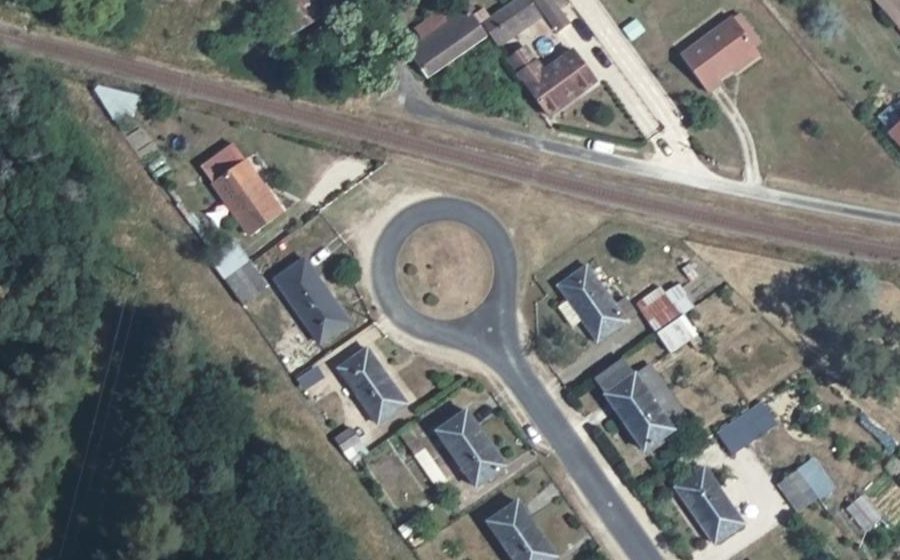 Vue aérienne du Rond-point anonyme n°38142854