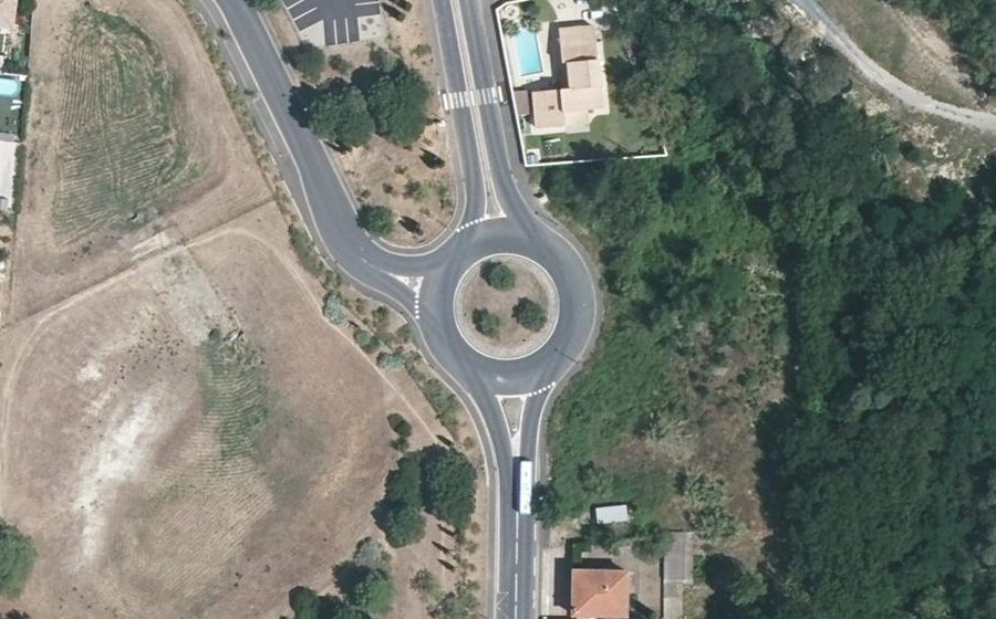 Vue aérienne du Rond-point anonyme n°38147693