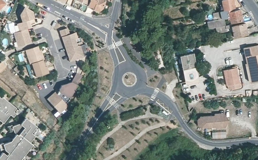 Vue aérienne du Rond-point anonyme n°38147700