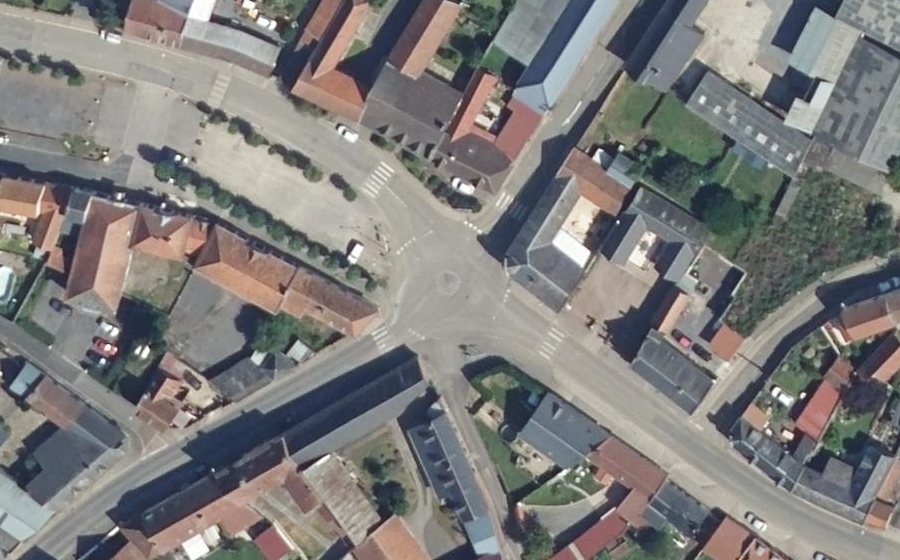 Vue aérienne du Rond-point anonyme n°38162833
