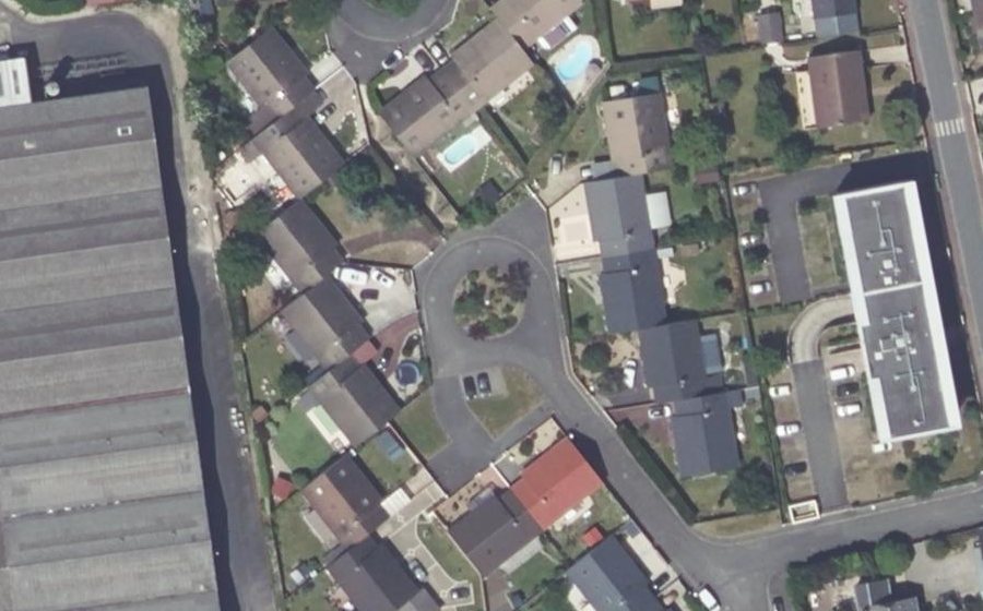 Vue aérienne du Rond-point anonyme n°38167392