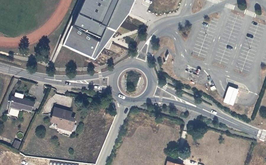 Vue aérienne du Rond-point anonyme n°38176694