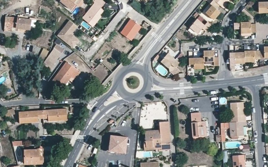Vue aérienne du Rond-point anonyme n°38177409