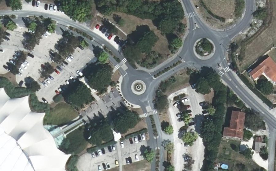 Vue aérienne du Rond-point anonyme n°38178557
