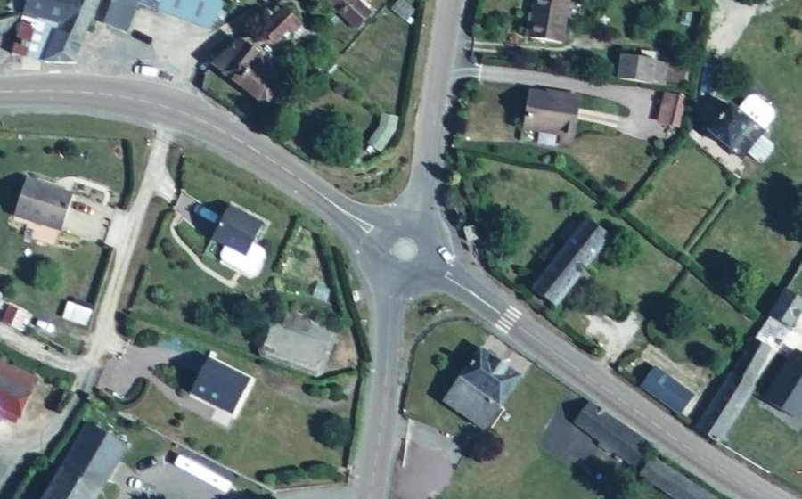 Vue aérienne du Rond-point anonyme n°381822313