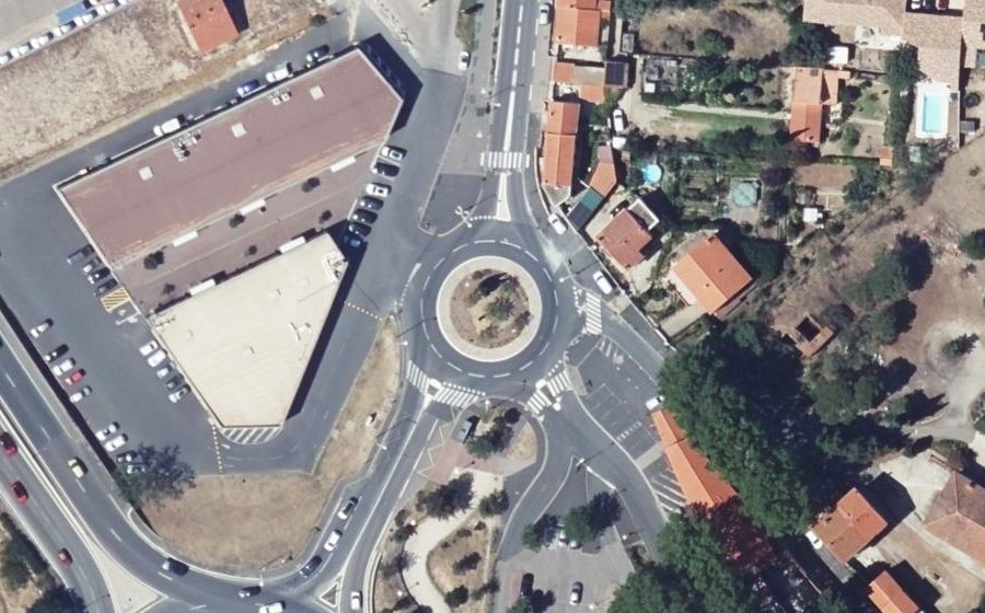 Vue aérienne du Rond-point anonyme n°38187870