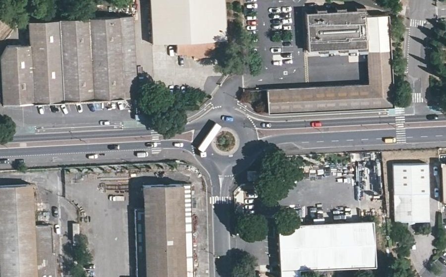 Vue aérienne du Rond-point anonyme n°38190529