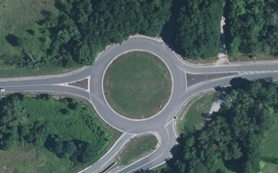 Vue aérienne du Rond-point anonyme n°38193416