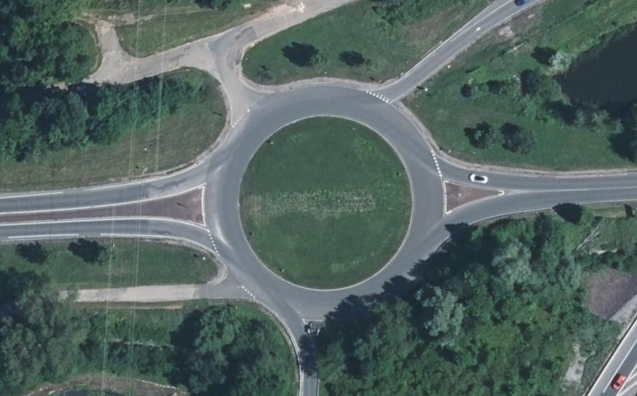 Vue aérienne du Rond-point anonyme n°38193417