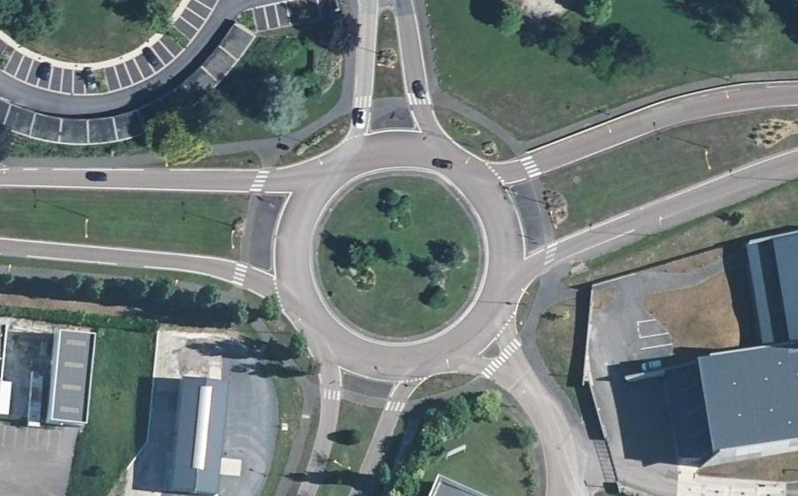 Vue aérienne du Rond-point anonyme n°38193515