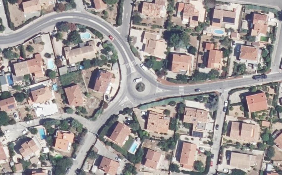 Vue aérienne du Rond-point anonyme n°38197302