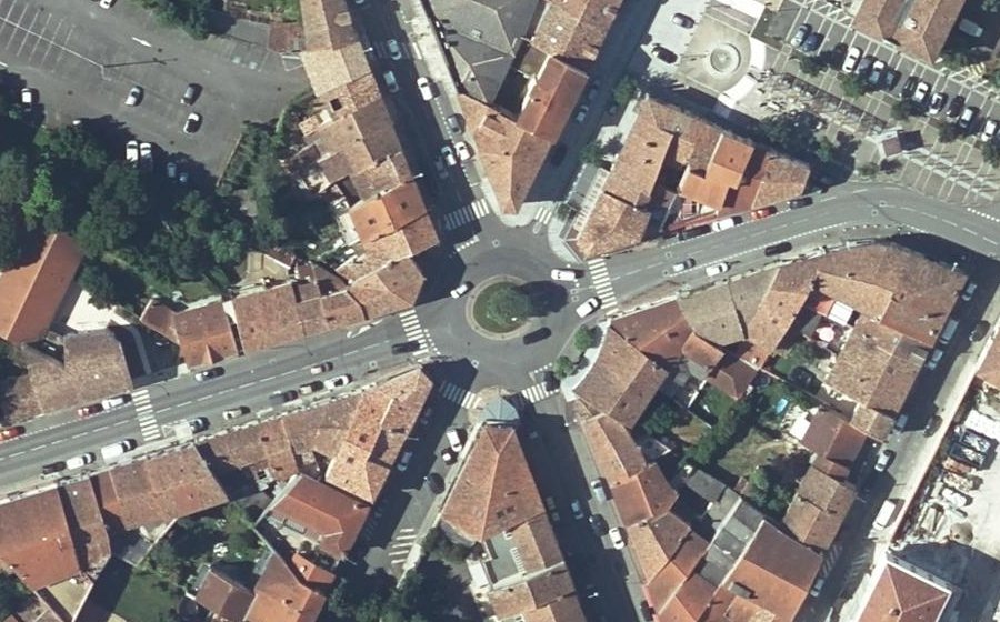 Vue aérienne du Rond-point anonyme n°38208419