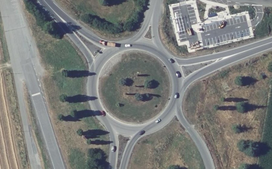 Vue aérienne du Rond-point anonyme n°38208941