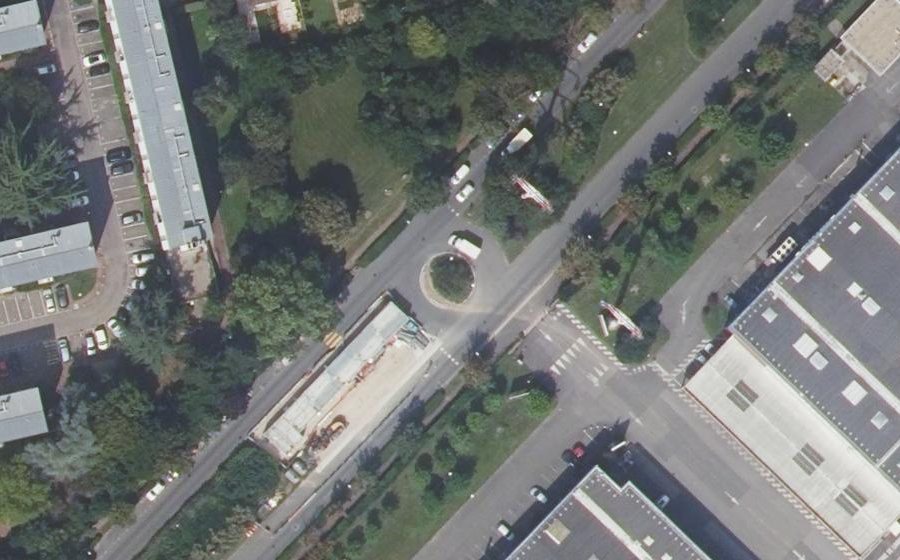 Vue aérienne du Rond-point anonyme n°38212837