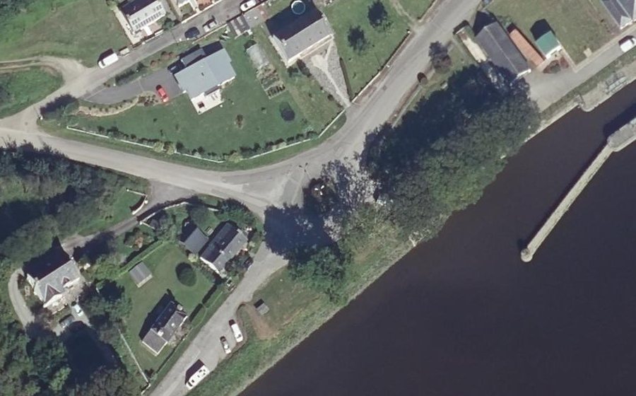 Vue aérienne du Rond-point anonyme n°38215573