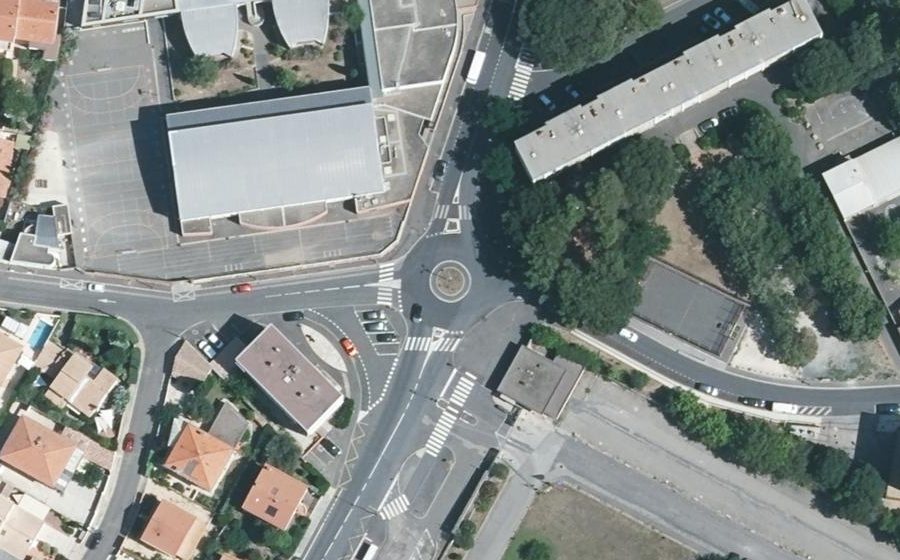 Vue aérienne du Rond-point anonyme n°38230638