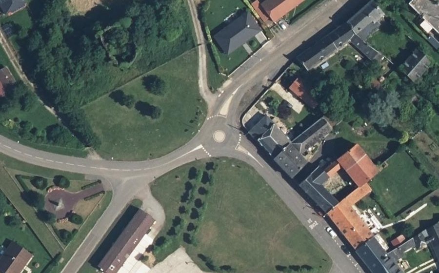 Vue aérienne du Rond-point anonyme n°38235689