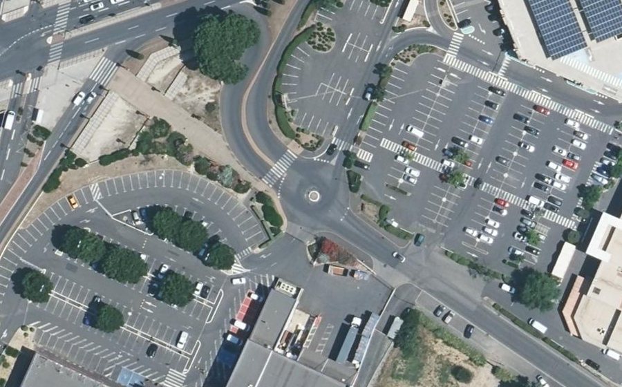 Vue aérienne du Rond-point anonyme n°38237904