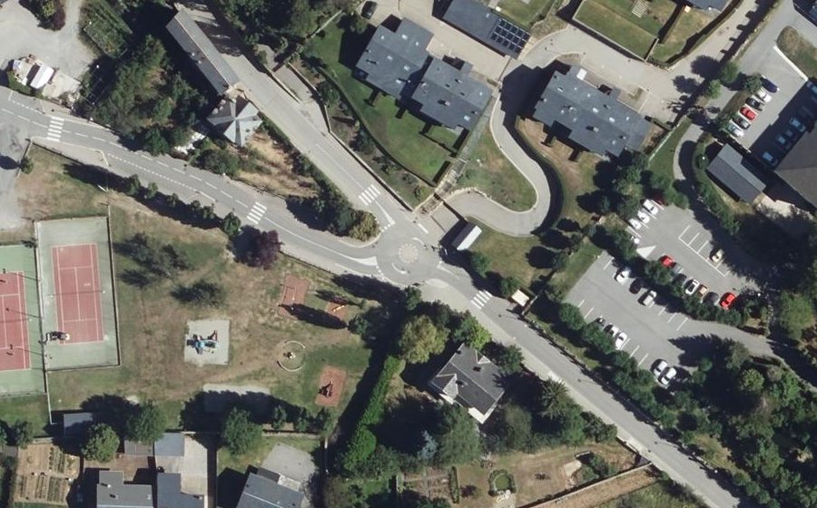 Vue aérienne du Rond-point anonyme n°38252865